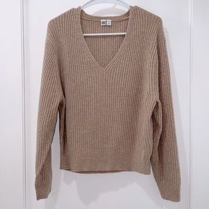 Brand New Uniqlo U Wool Mix V Neck Sweater in Beige Size S